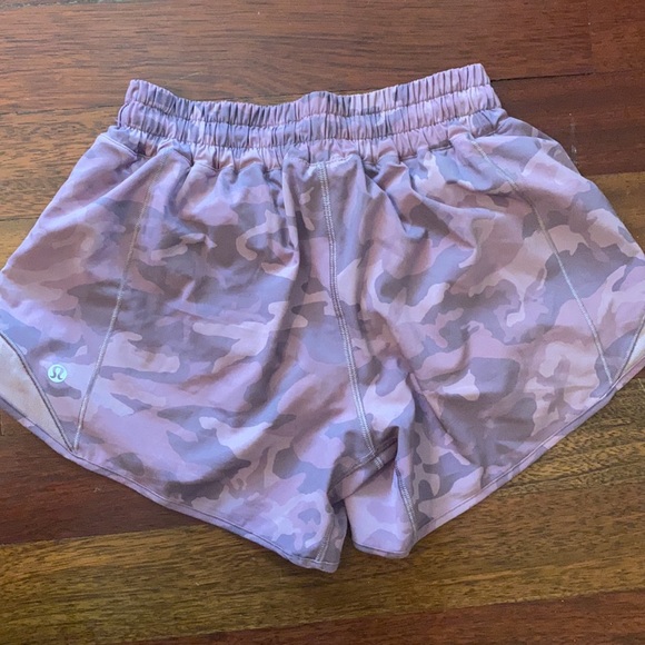 lululemon athletica Pants - Lululemon hotty hot shorts 4” size 4